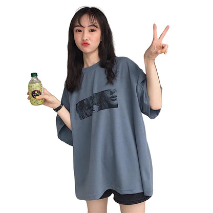 Detail of the modern neckline and short-sleeve hem on the fashion tee